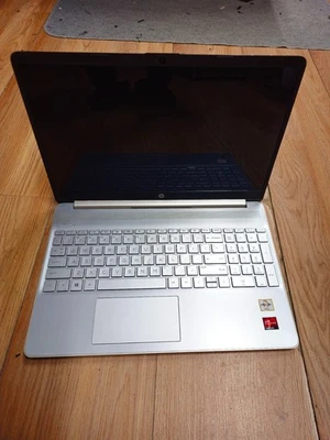 Portátil Hackers, portátil HP 15-ef1002ds - AMD Athlon dorado Foto 1 de 3