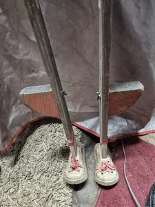 VINTAGE SPIELZEUG - ERWACHSENE / KINDER KINDER SNEAK-R-STELZEN LAUFSTELZEN HOLZ - Bild 1 von 10