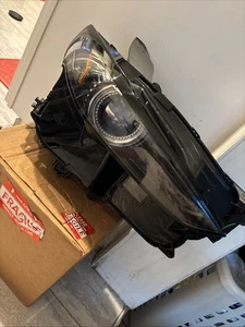 COMPLETE OEM 2020-2023 Mazda CX30  Passenger LED - Picture 1 of 11