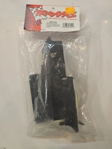 Traxxas 5324 Caja Electrónica Derecha/Cubierta/Conector de Carga Enchufe Goma REVO 3.3  - Imagen 1 de 1