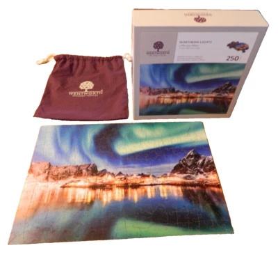 Quebra-cabeça de madeira Wentworth 250 peças Northern Lights Whimsies completo - Imagem 1 de 4