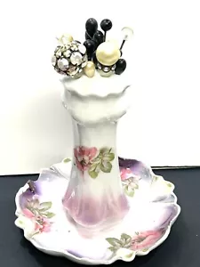Portapiatti vintage firmato MW Ca GERMANIA PORCELLANA FIORE CAPPELLO PORTAGIOIE & 19 SPILLE - Foto 1 di 16