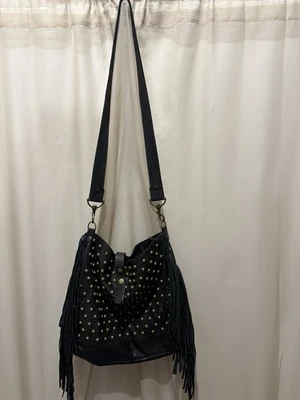 Bolso hobo McFadin Stacy & Laurie de cuero con tachuelas y flecos Foto 1 de 4