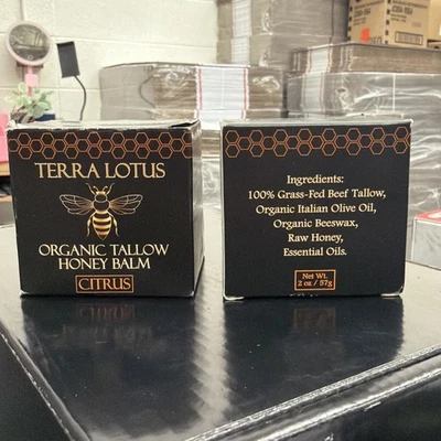 CANTIDAD 2-Terra Lotus orgánico alimentado con pasto carne sebo bálsamo con miel cruda 2 oz cítricos Foto 1 de 3