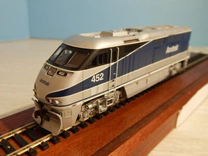 Athearn 25794 HO AMTRAK West F59PHI Diesel Locomotive #452 DCC Ready - Picture 1 of 15