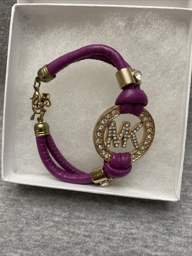 BRACCIALE MICHAEL KORS IN PELLE VIOLA CON ACCENTI DI CRISTALLO 7 POLLICI