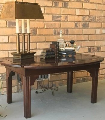 Mesa de centro mayordomo de caoba  Foto 1 de 4