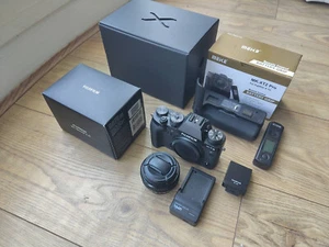 FUJIFILM Fuji X-T2 24.3MP Digital Camera + XF18mm+ MEIKE Remote battery grip - Picture 1 of 15