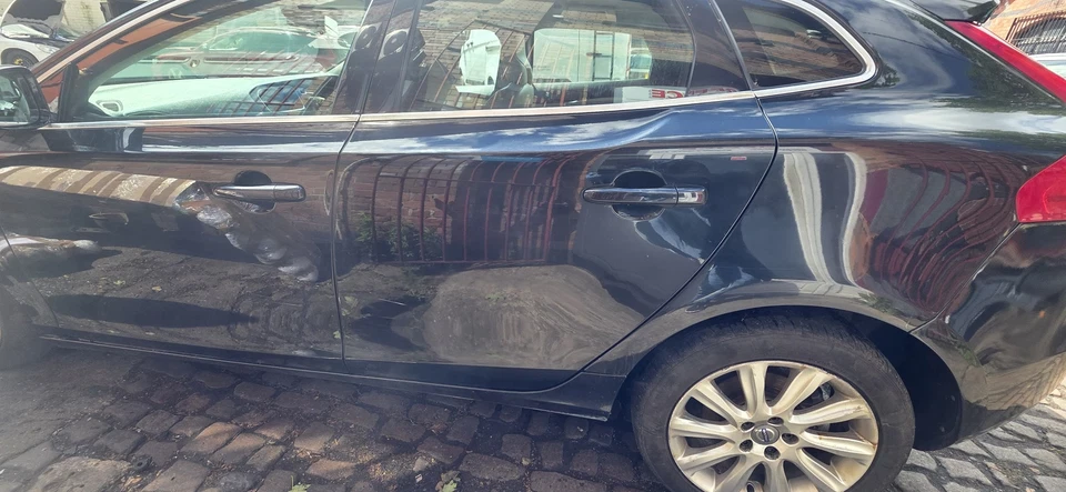 VOLVO V40 DOOR BARE REAR PASSENGER SIDE 32321999 452 BLACK SAPHIRE 2012 - 2019 - Image 1 of 3