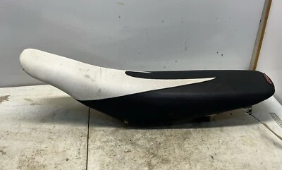 Suzuki RM250 2001 asiento OEM con cubierta de asiento de repuesto. Foto 1 de 4