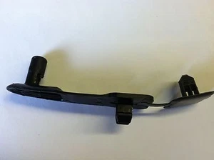 FABRICANTE DE EQUIPOS ORIGINALES NISSAN TAPETE - RETENEDOR DE ALFOMBRA/GANCHO SE ADAPTA A MUCHOS MODELOS DE CAMIONES - Imagen 1 de 2