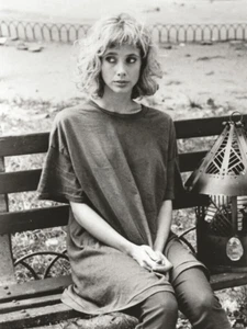 Foto publicitaria de película Rosanna Arquette-Buscando desesperadamente a Susan-1985 - Imagen 1 de 2