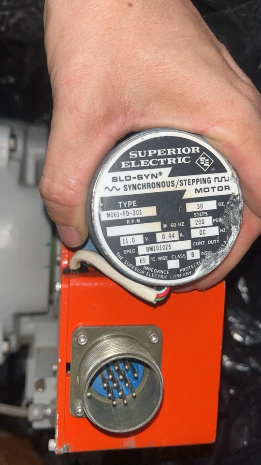 Superior Electric Synchronous Stepping Motor - Image 1 of 4