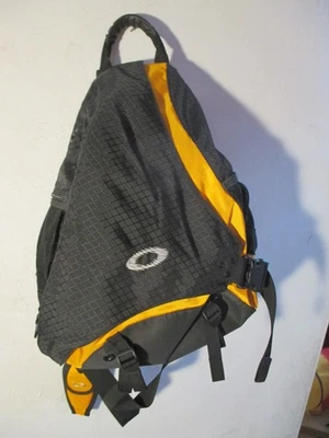 Mochila Oakley Sandbag Sling vintage en negro/amarillo limpia excelente estado Foto 1 de 4