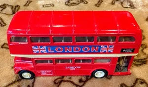 London Double Decker Bus by Welly Die Cast Souvenir - Picture 1 of 3