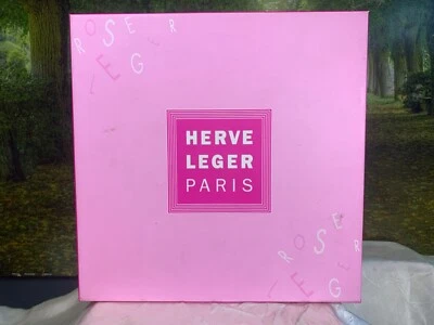 HERVE LEGER ROSE LEGER 50ML EDP SP/ 50ML GEL DE DUCHA/ 50ML LOCIÓN CORPORAL SET DE REGALO Foto 1 de 4