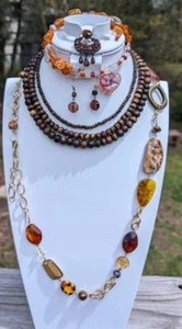 Vtg Lot Necklaces, Earrings & Brooch Mix Up Or Wear Separately Beautiful Assort - Picture 1 of 16