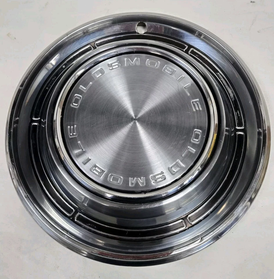 Oldsmobile Delta 88 & 98 Delmont 88 F85 1968 tapacubos de 14 pulgadas OEM GM Foto 1 de 4