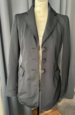 Chaqueta ajustada a prueba de viento Armani Collezioni para mujer de nailon relleno de poliéster Foto 1 de 4