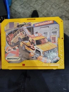 Vintage 2001 Mattel Matchbox MB GARAGE Yellow Building Take Along Case With Car - Picture 1 of 3