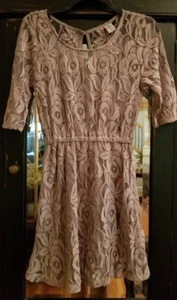 Mini vestido de encaje toupe (talla mediana) - Imagen 1 de 3