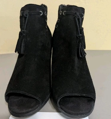 Minnetonka Women's Size 8 Open Toe Black Heel Boots. Grommets, Tassels, Back Zip - Image 1 of 4