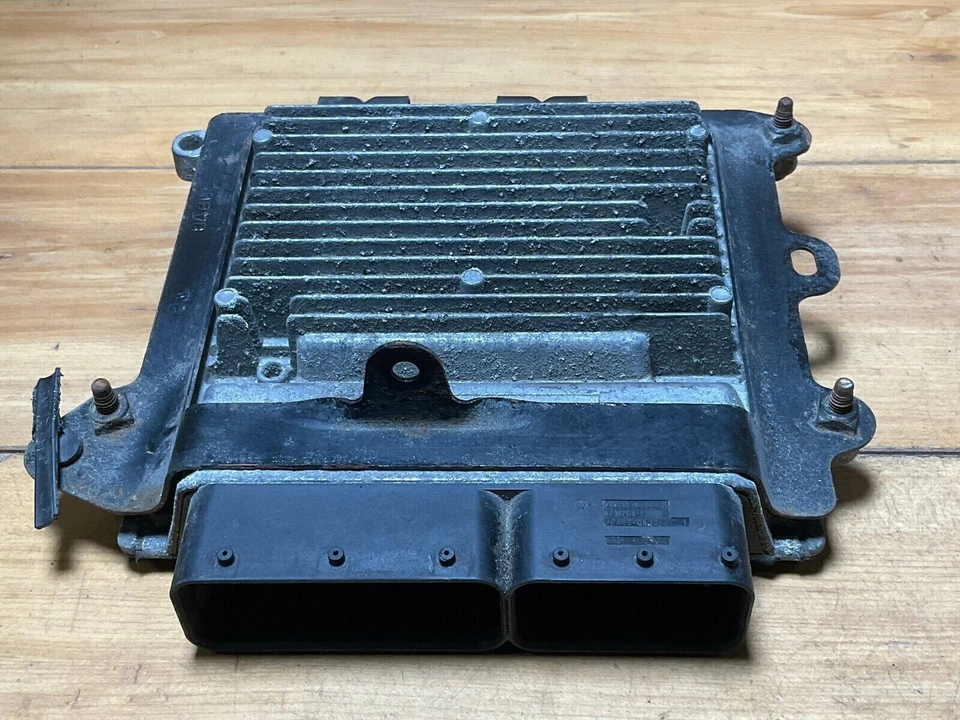 Módulo informático motor Dodge Caliber o Jeep Patriot 2007-2010 ECM P68027211AC Foto 1 de 4