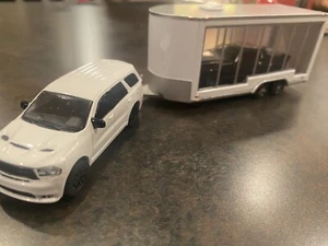 1:64 Diecast Lot Greenlight 2018 Durango R/T Hitch & Tow Display Trailer - Picture 1 of 11