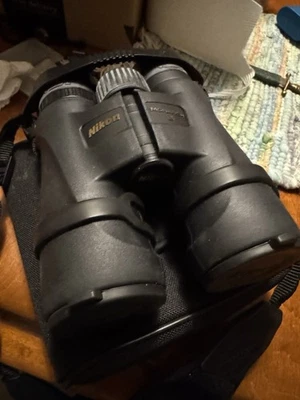 Nikon Monarch M5 8x42 Waterproof Binoculars Black with Case Excellent Condition - Image 1 of 4