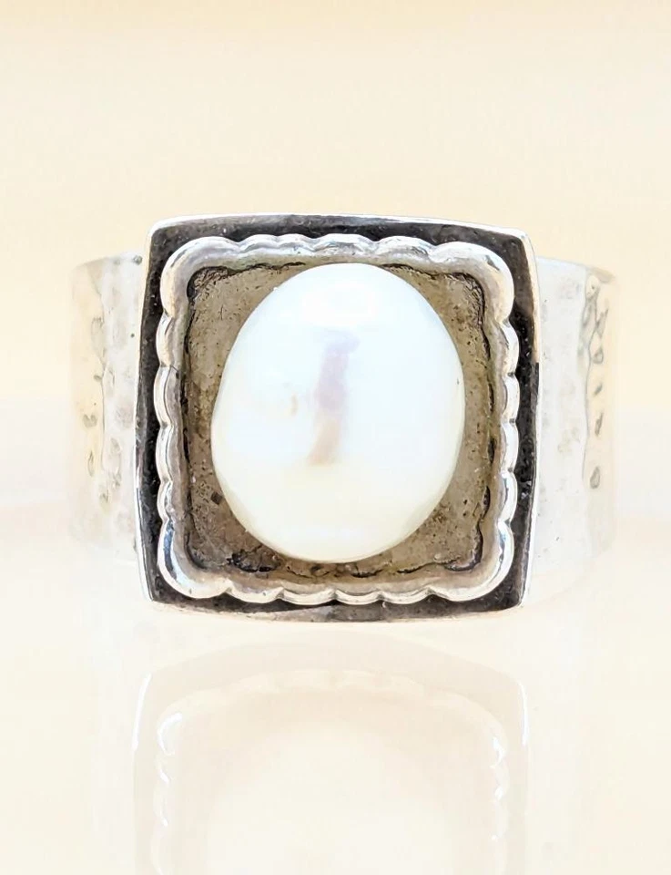 Silpada Sterling Silver Cultured Pearl Lady's Stone Hammered Ring Size-8 - Image 1 of 4