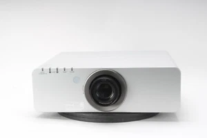 Proyector Panasonic PT-DZ680ULS 1 chip DLP 6251 tiempo de ejecución total - Imagen 1 de 5