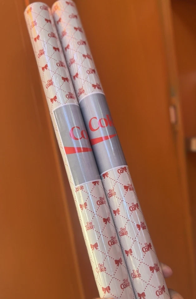 2x Papel de envolver de Coca-Cola dietética envoltura de regalo de temporada Foto 1 de 1