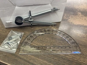 Ein Schüler Geometrie Mathe Set Zeichenkompass und 6" klar Schwinge Winkelmesser - Bild 1 von 2