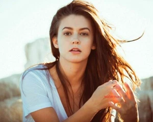 Meg Myers 8 x 10 Glossy Photo - Picture 1 of 1