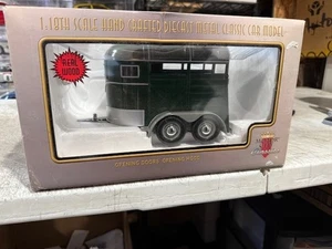 1.18 HORSE TRAILER MOTOR CITY CLASSIC.  FANTASTIC DETAIL WITH OPENING PART.S - Picture 1 of 5