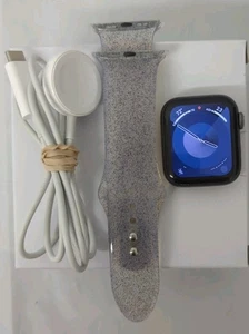 GPS Only Apple Watch SE 1st Gen 40MM Starlight Aluminum - Photo 1 sur 10