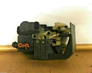ALFA ROMEO 156 2002 ABSEITS FAHRERSEITE ZENTRALVERRIEGELUNGSMOTOR STELLMOTOR VORNE - Bild 1 von 1