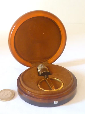 RARE COFFRET À COUTURE ANCIEN ELOI PERNET DÉ EN VERMEIL CISEAUX DORÉS - Photo 1/4