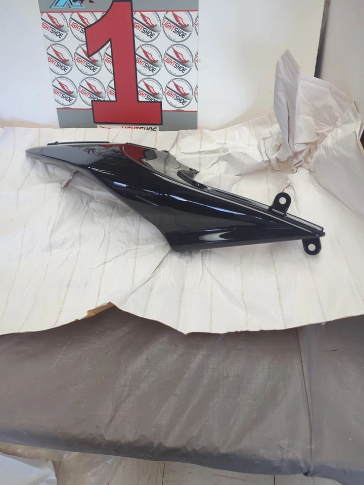 KAWASAKI NINJA 250R 09-10 NOVO R/H RR CARENAGEM CAUDA PRETA CAPUZ COBERTURA 36040-0062-15Q - Imagem 1 de 4