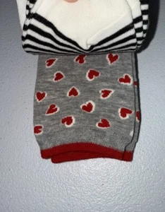Neu mit Etikett Kate Spade Crew-Damensocken Valentinstag rot Herz grau (3er-Set) - Bild 1 von 3