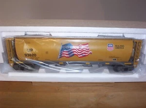 MTH RAIL KING #30-75680 UNION PACIFIC 4-BAY CYLINDRICAL HOPPER CAR - Picture 1 of 11