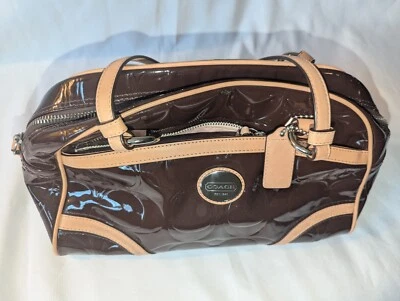 Cartera de charol Coach Peyton Signature en relieve marrón/bronceado F20065  Foto 1 de 4
