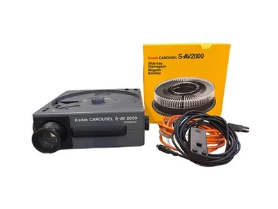 Vintage Kodak Carousel S-AV 2050 Slide Projector, Prime with Slide Tray - Image 1 of 4