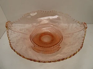 VINTAGE ETCHED FLORAL PINK ART GLASS FOOTED FRUIT COMPORT CENTRE PIECE BOWL - Picture 1 of 10
