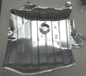NISSAN GENUINE OEM FACTORY DEALERSHIP 74754-3JVOA FRONT RIGHT FLOOR HEAT SHIELD - Picture 1 of 3