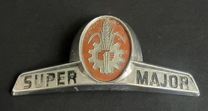 FORDSON SUPER MAJOR TRAKTOR LANDWIRTSCHAFT LANDWIRTSCHAFT OLDTIMER MOTORHAUBE ABZEICHEN EMBLEM - Bild 1 von 9