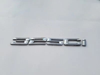 00 01 02 03 04 05 06 BMW 325 CI TAPA MALETERO TRASERO CROMO EMBLEMA LOGO INSIGNIA (2005) Foto 1 de 3