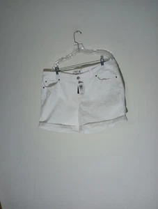 Torrid Denim White Shorts Size 20 Shorts 1" Hem NWT Low Rise - Picture 1 of 8