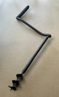 Broca de barrena de manivela primitiva grande herramienta antigua forjada a mano taladro del siglo XIX Foto 1 de 4