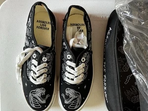 NEU Arschlöcher*s Live Forever Grafitti Vans Stil Herren Freizeitschuhe ALF Größe 8 - Bild 1 von 8